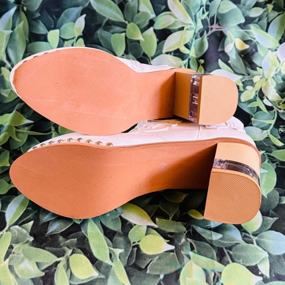 Stylish Cream Ankle Boots - Picture 2 of 4